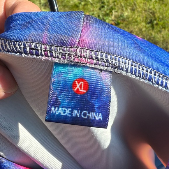 Vibrant Wolf Graphic Hoodie - Picture 10 of 12